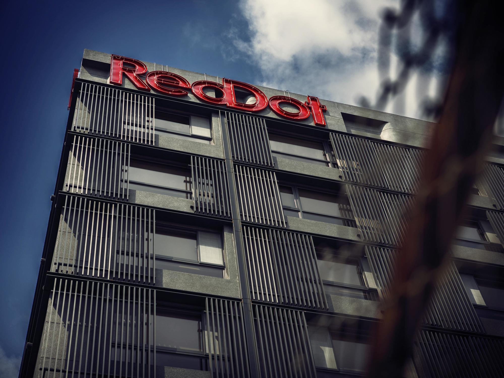 Reddot Hotel Тайджун Екстериор снимка