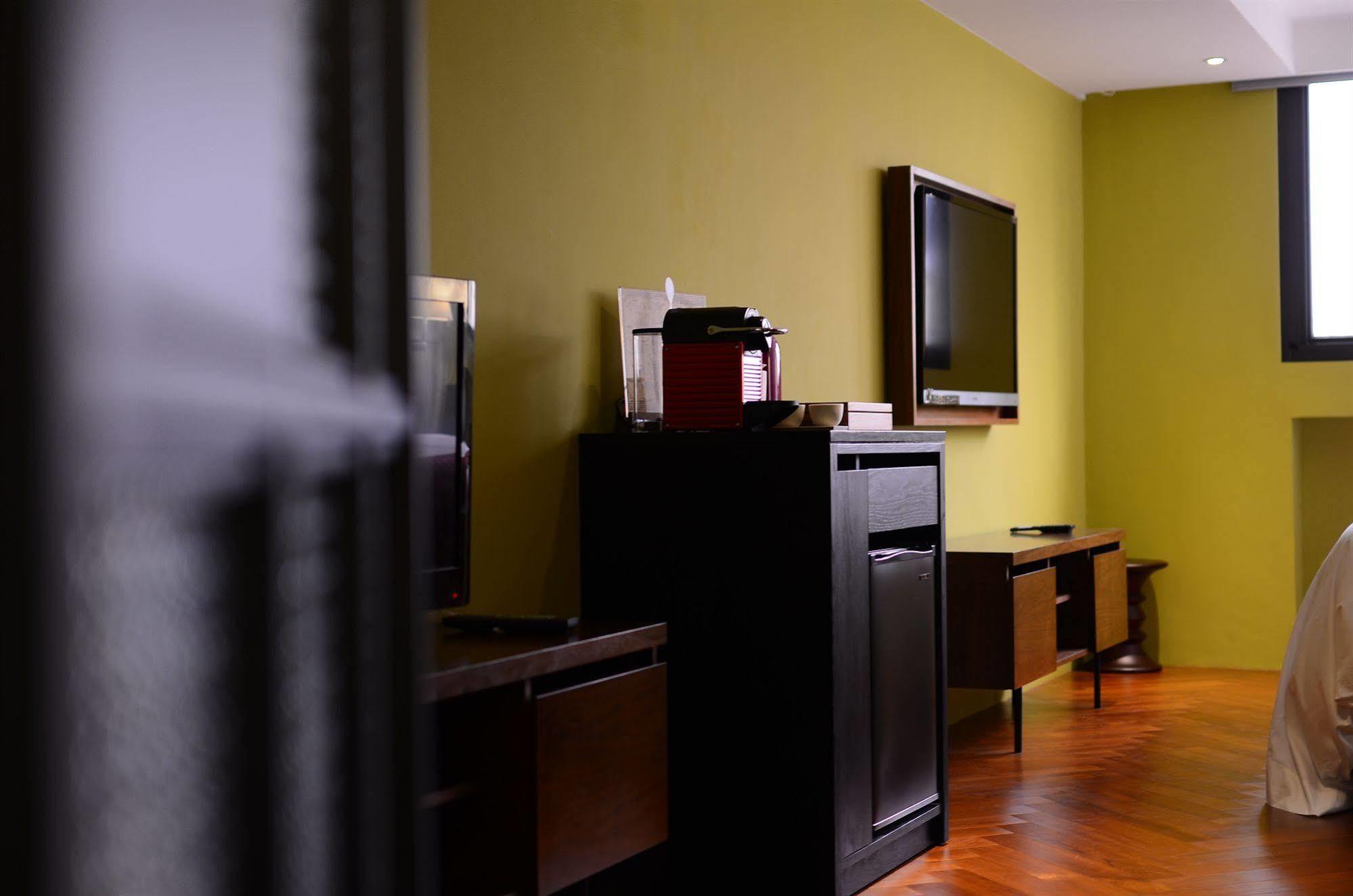 Reddot Hotel Тайджун Екстериор снимка